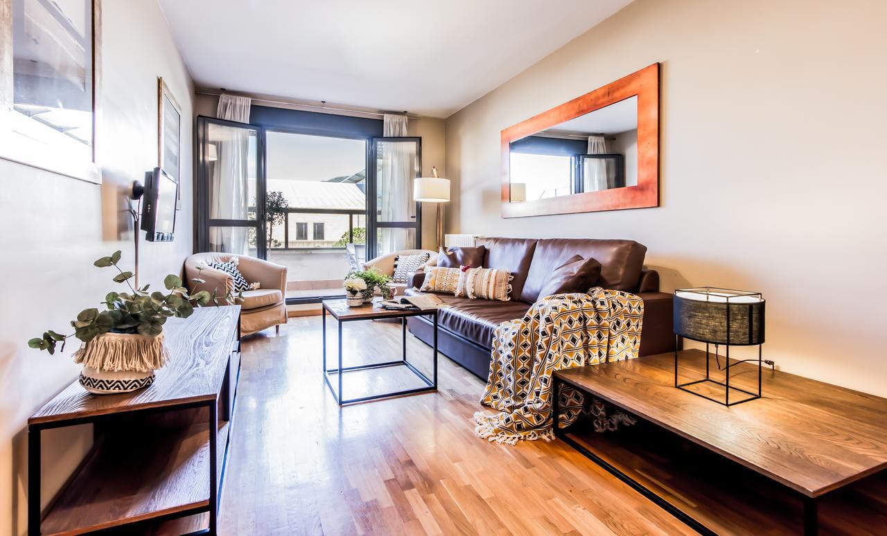 Suites Pamplona Plaza ภายนอก รูปภาพ